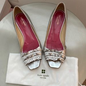 Fun and flirty Kate spade flats. Wear with jeans skirts or dresses.